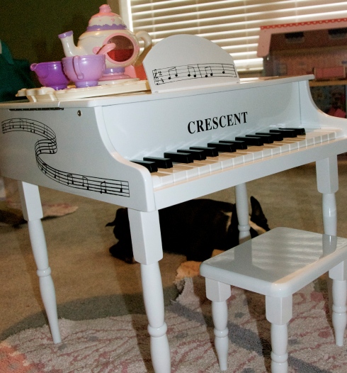 My dad got Maddie this beautiful little piano for Christmas.  I love it.